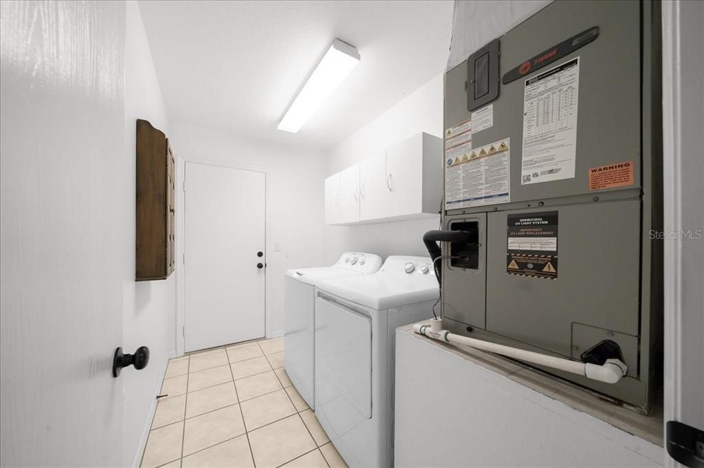 待售: $199,900 (2 贝兹, 2 浴室, 1296 平方英尺)