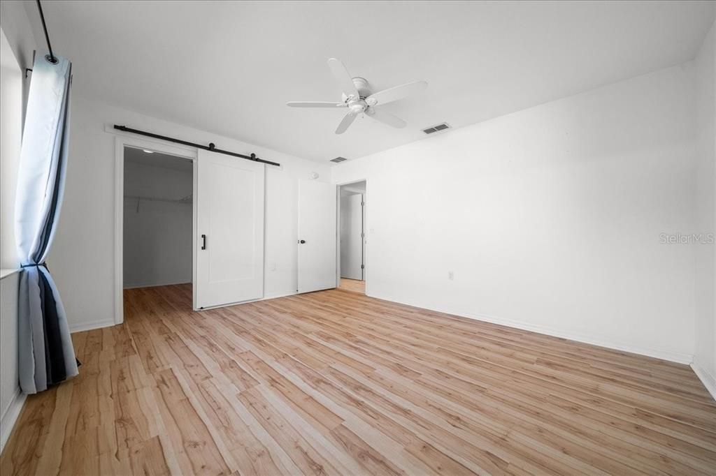 待售: $199,900 (2 贝兹, 2 浴室, 1296 平方英尺)