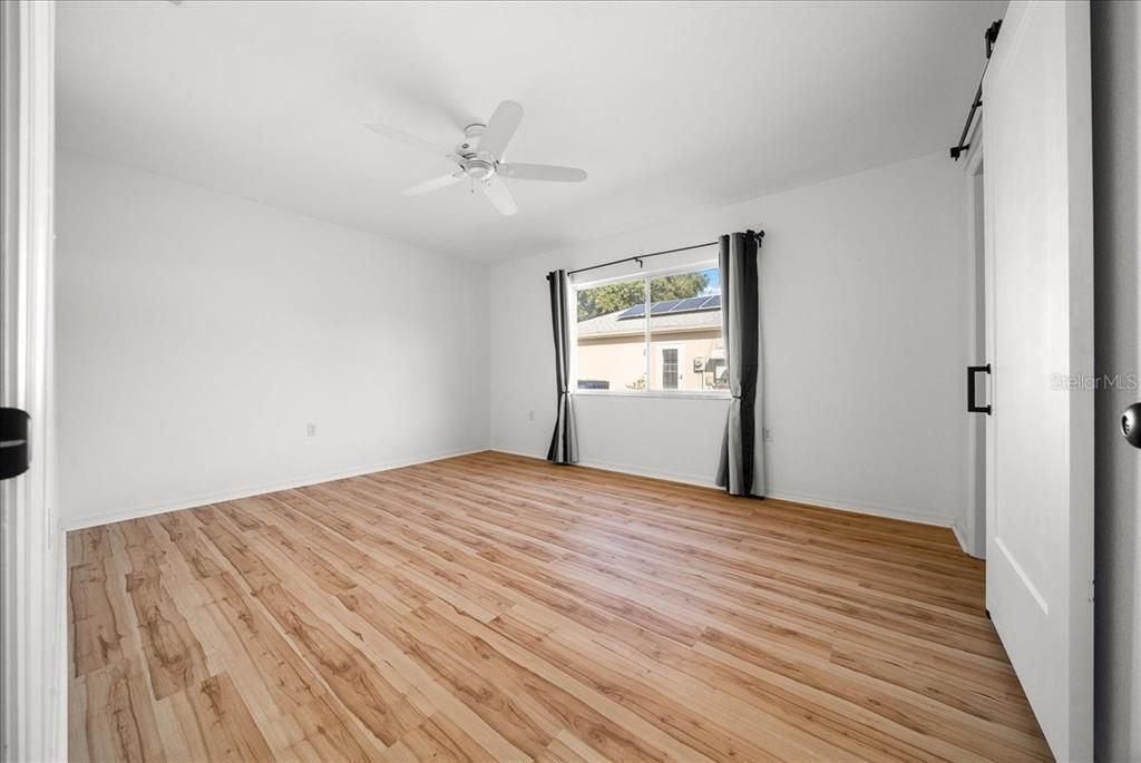 待售: $199,900 (2 贝兹, 2 浴室, 1296 平方英尺)