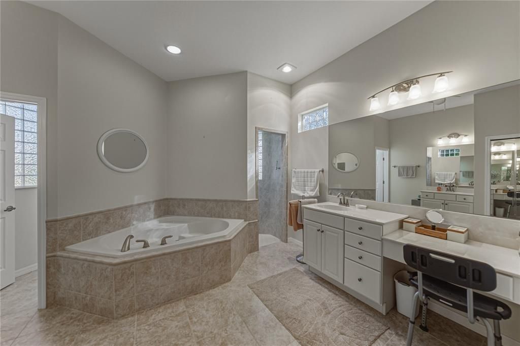 For Sale: $575,000 (4 beds, 3 baths, 2923 Square Feet)