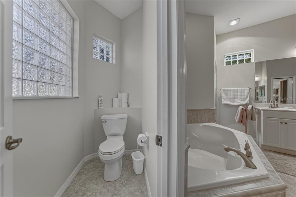 For Sale: $575,000 (4 beds, 3 baths, 2923 Square Feet)