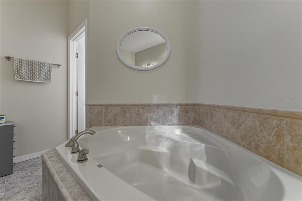 For Sale: $575,000 (4 beds, 3 baths, 2923 Square Feet)