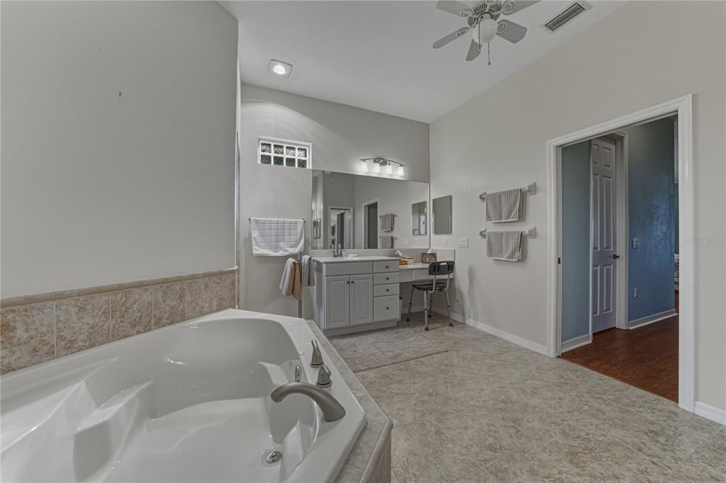 For Sale: $575,000 (4 beds, 3 baths, 2923 Square Feet)