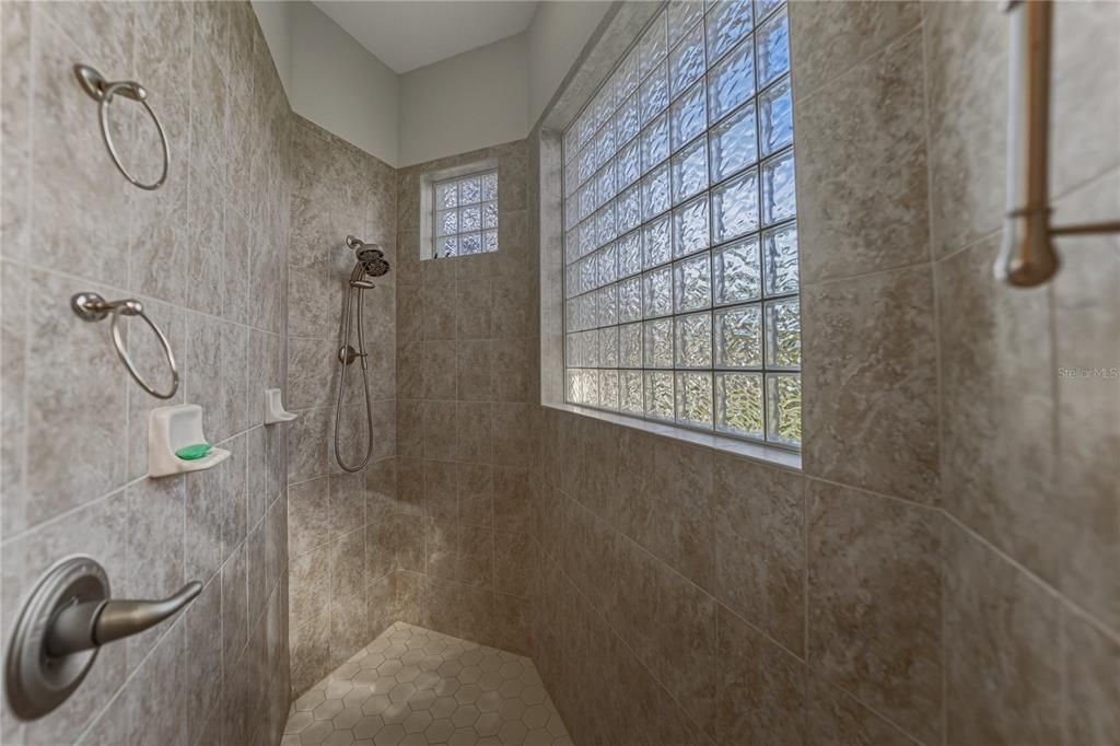 For Sale: $575,000 (4 beds, 3 baths, 2923 Square Feet)