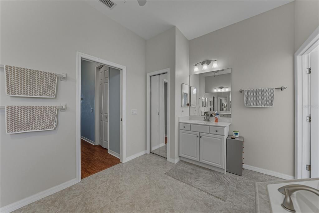 For Sale: $575,000 (4 beds, 3 baths, 2923 Square Feet)