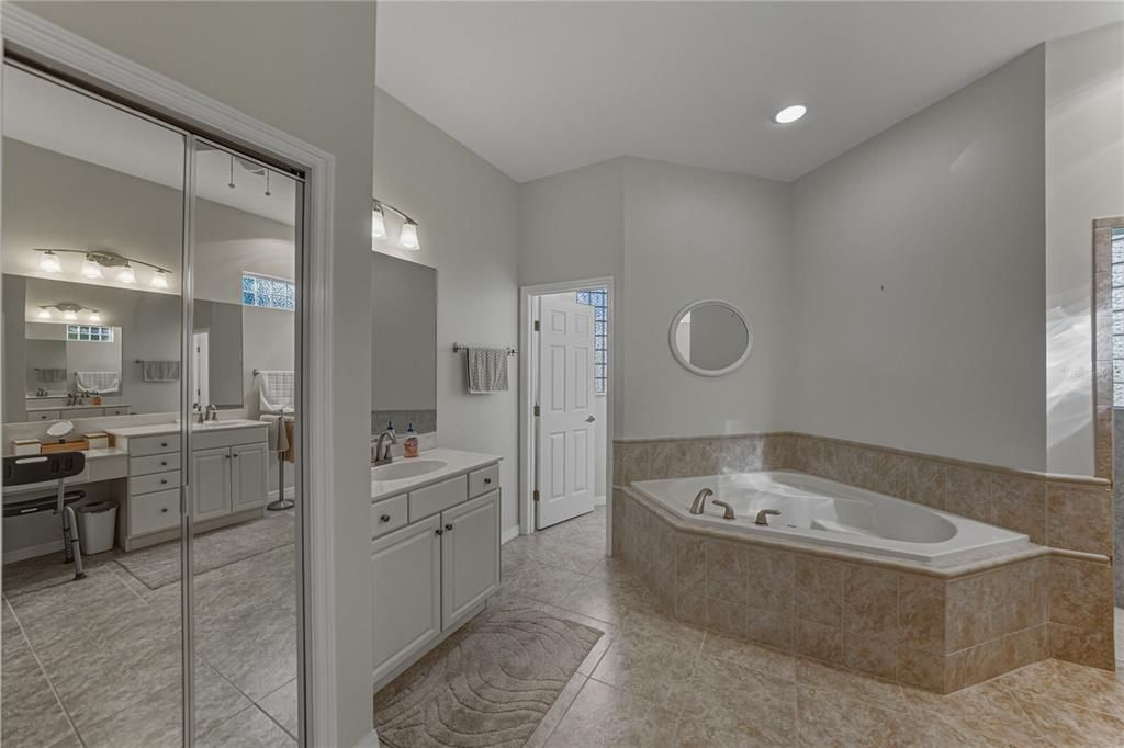 For Sale: $575,000 (4 beds, 3 baths, 2923 Square Feet)