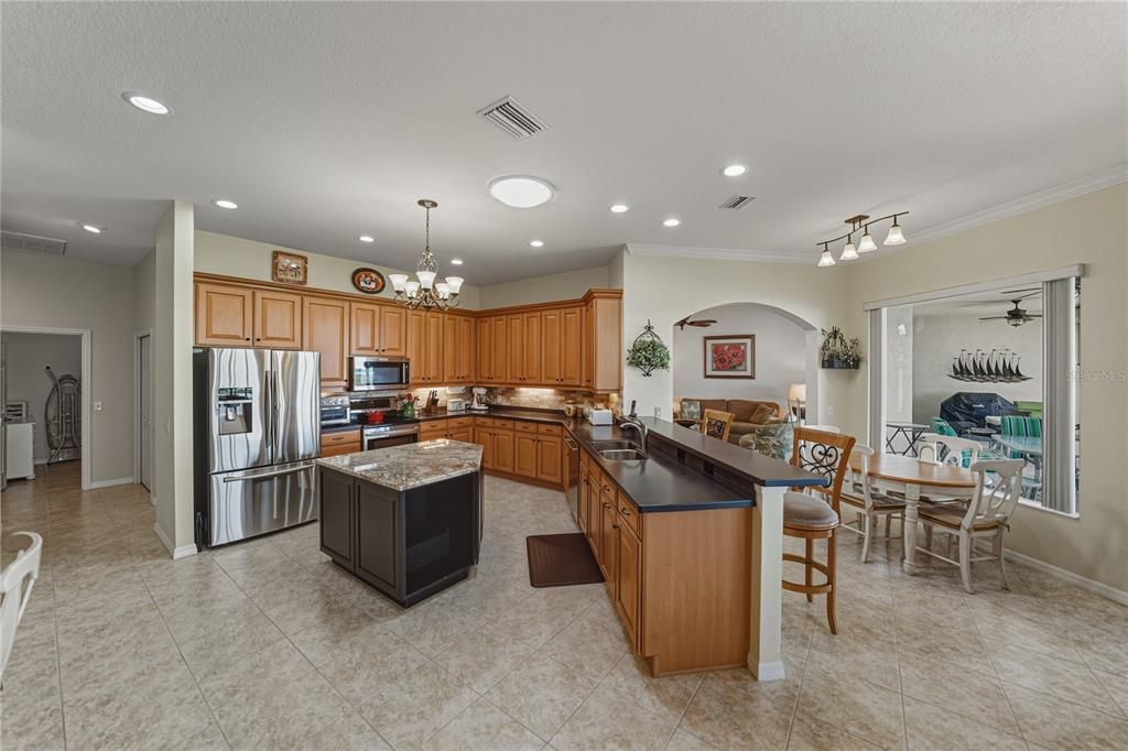 For Sale: $575,000 (4 beds, 3 baths, 2923 Square Feet)