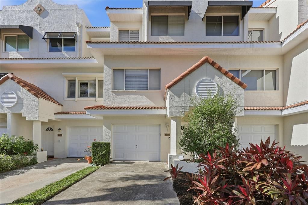 For Sale: $695,000 (4 beds, 4 baths, 2275 Square Feet)