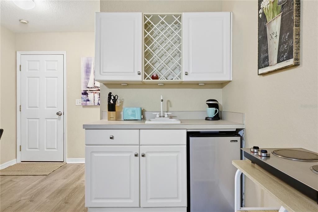 For Sale: $695,000 (4 beds, 4 baths, 2275 Square Feet)