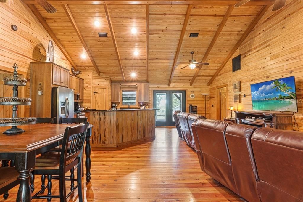 待售: $575,000 (3 贝兹, 3 浴室, 2323 平方英尺)