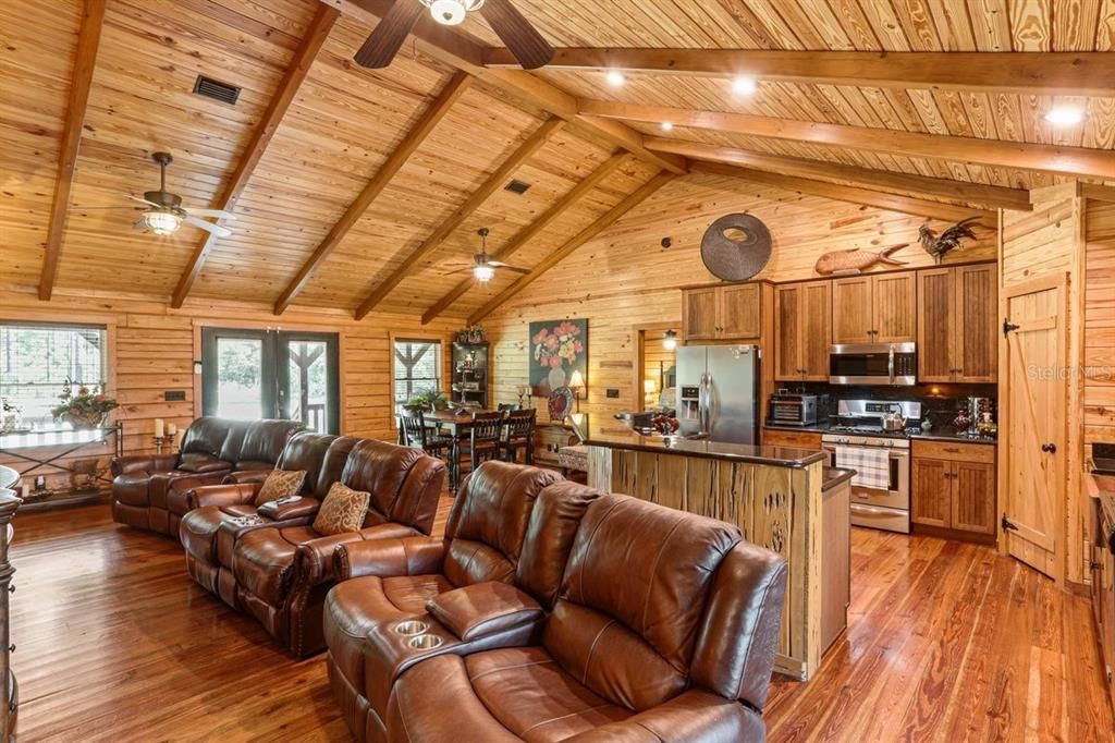 待售: $575,000 (3 贝兹, 3 浴室, 2323 平方英尺)