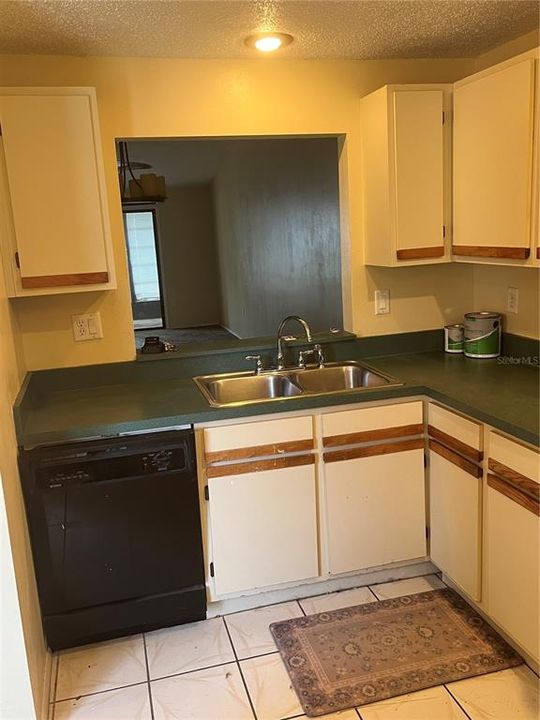 For Sale: $215,000 (2 beds, 2 baths, 900 Square Feet)