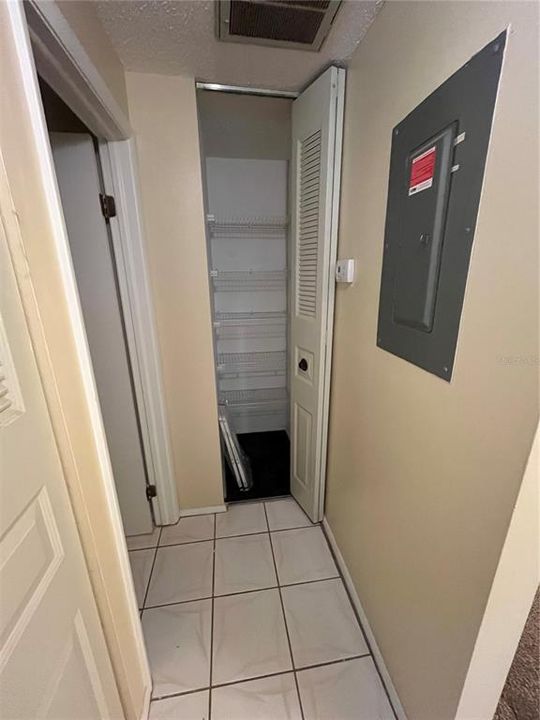 For Sale: $215,000 (2 beds, 2 baths, 900 Square Feet)