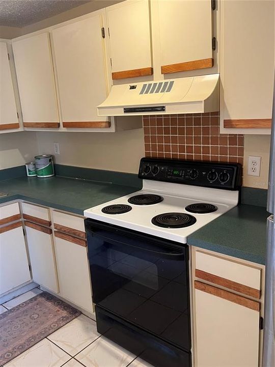 For Sale: $215,000 (2 beds, 2 baths, 900 Square Feet)