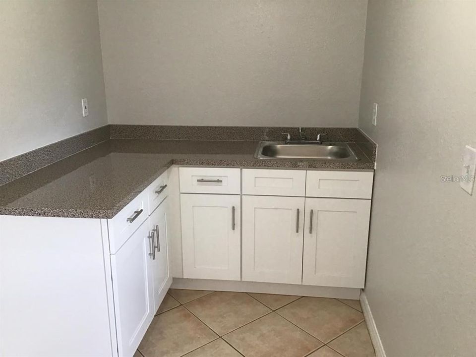 待售: $399,000 (6 贝兹, 0 浴室, 3404 平方英尺)