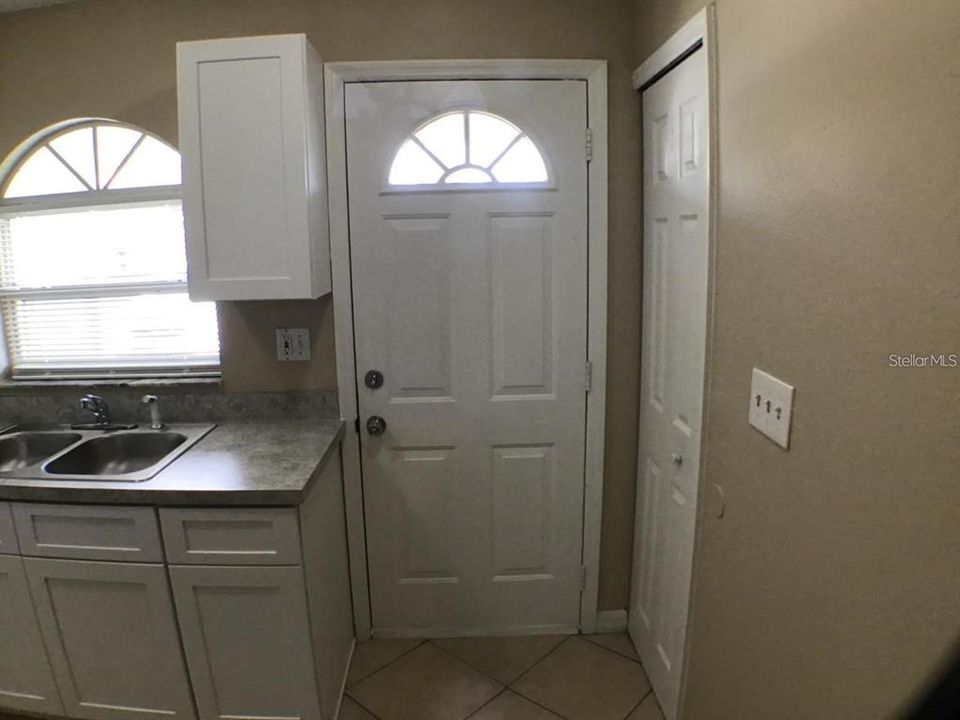 待售: $399,000 (6 贝兹, 0 浴室, 3404 平方英尺)