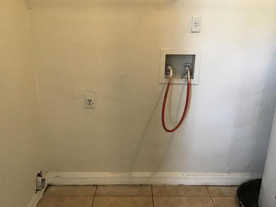 待售: $399,000 (6 贝兹, 0 浴室, 3404 平方英尺)