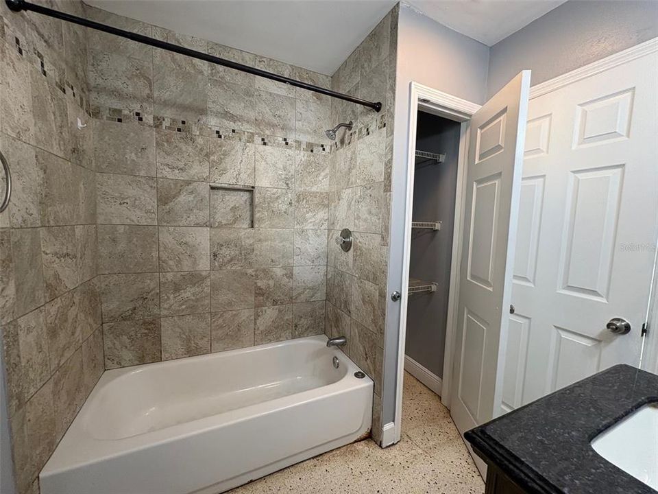 For Rent: $2,500 (3 beds, 1 baths, 1014 Square Feet)