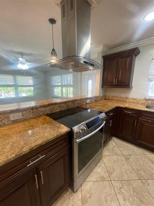 For Rent: $2,500 (3 beds, 1 baths, 1014 Square Feet)