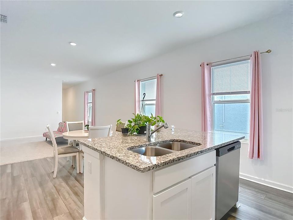 For Rent: $2,300 (3 beds, 2 baths, 1330 Square Feet)