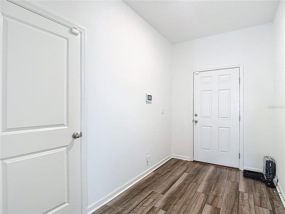 For Rent: $2,300 (3 beds, 2 baths, 1330 Square Feet)