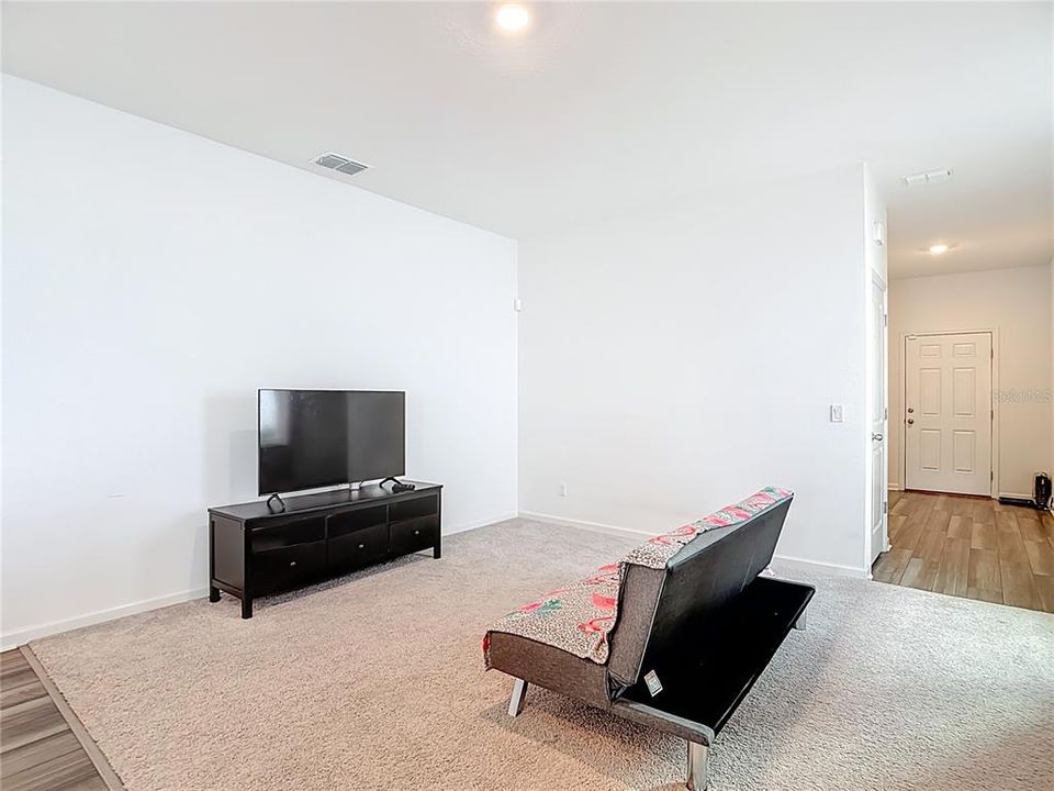 For Rent: $2,300 (3 beds, 2 baths, 1330 Square Feet)