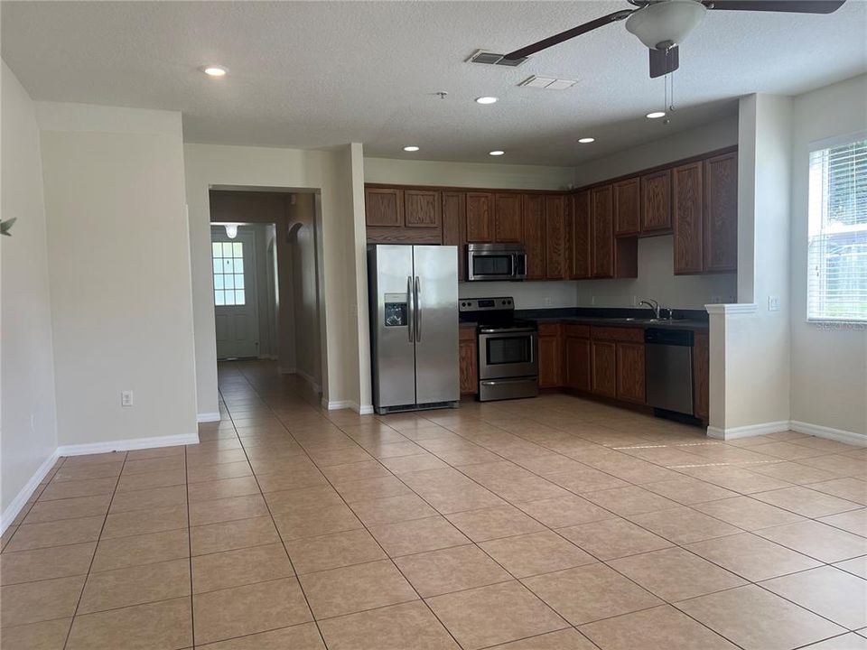 В аренду: $2,300 (3 спален, 2 ванн, 1756 Квадратных фут)