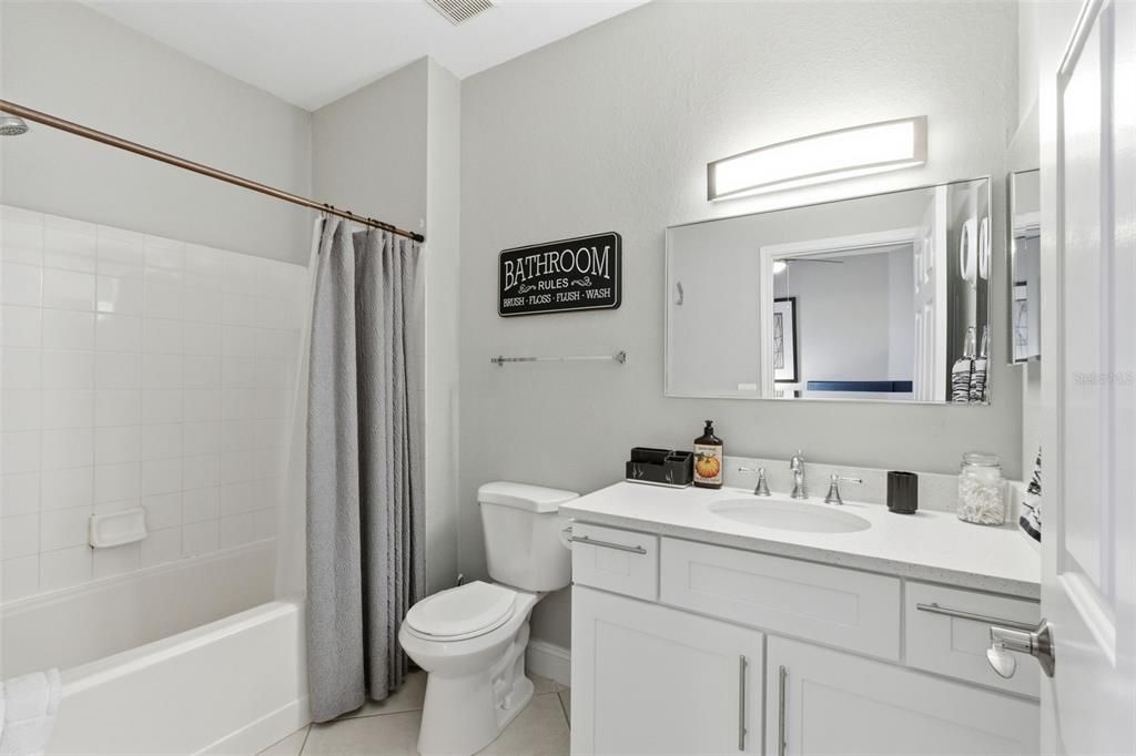 На продажу: $259,900 (2 спален, 2 ванн, 1153 Квадратных фут)