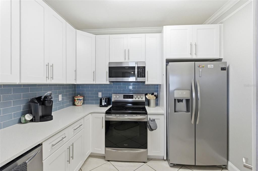 На продажу: $259,900 (2 спален, 2 ванн, 1153 Квадратных фут)