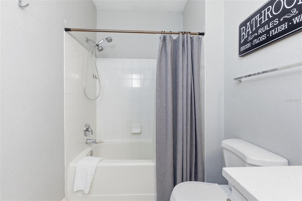 На продажу: $259,900 (2 спален, 2 ванн, 1153 Квадратных фут)