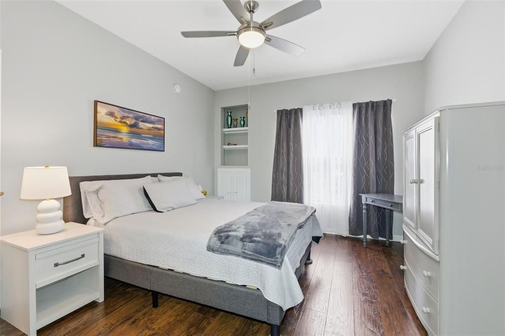 На продажу: $259,900 (2 спален, 2 ванн, 1153 Квадратных фут)