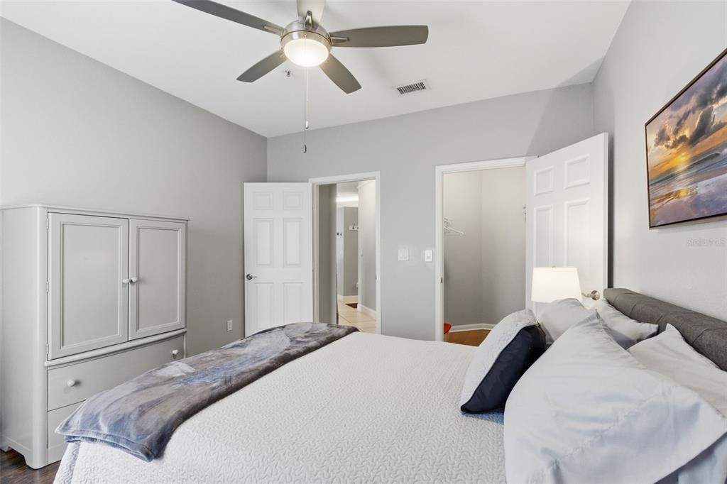 На продажу: $259,900 (2 спален, 2 ванн, 1153 Квадратных фут)