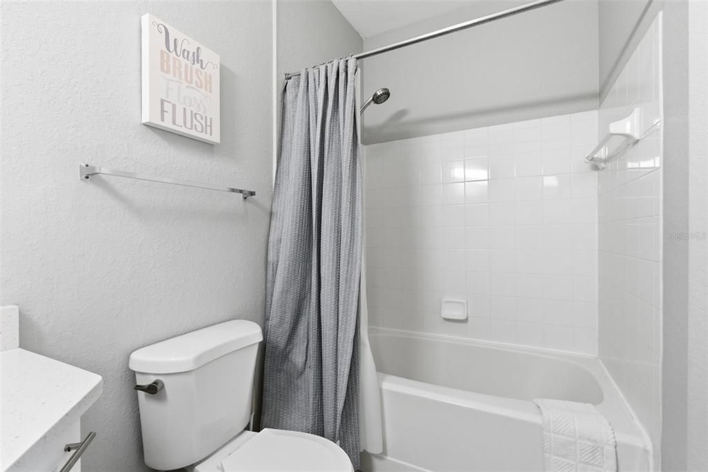 На продажу: $259,900 (2 спален, 2 ванн, 1153 Квадратных фут)