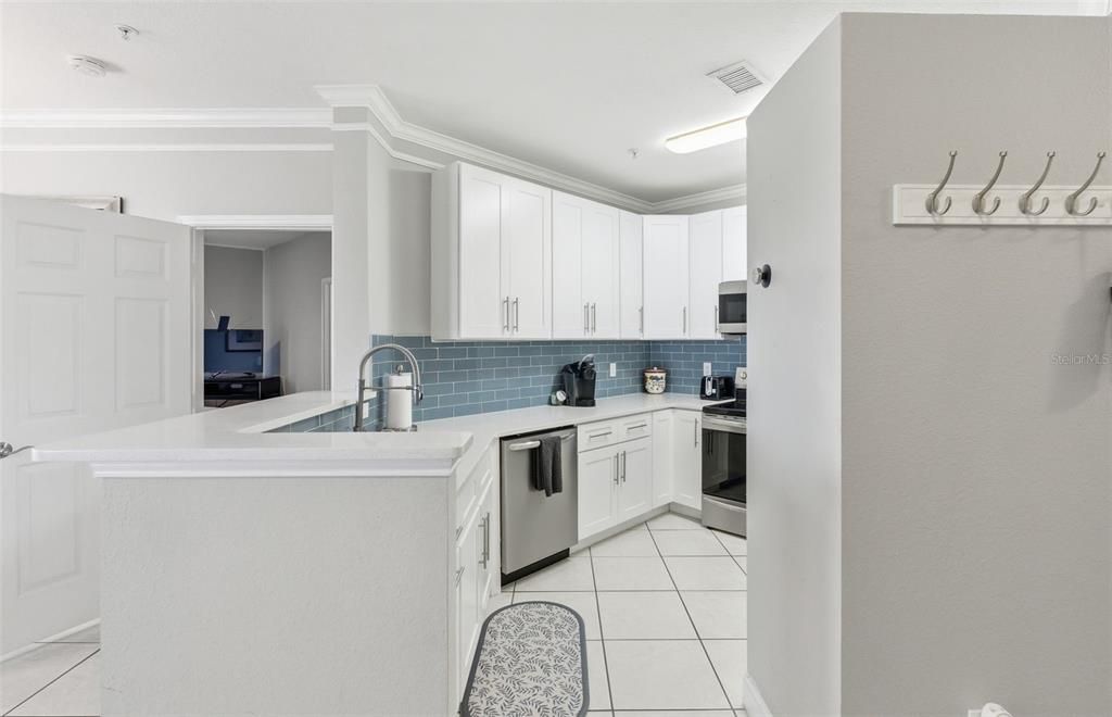 На продажу: $259,900 (2 спален, 2 ванн, 1153 Квадратных фут)