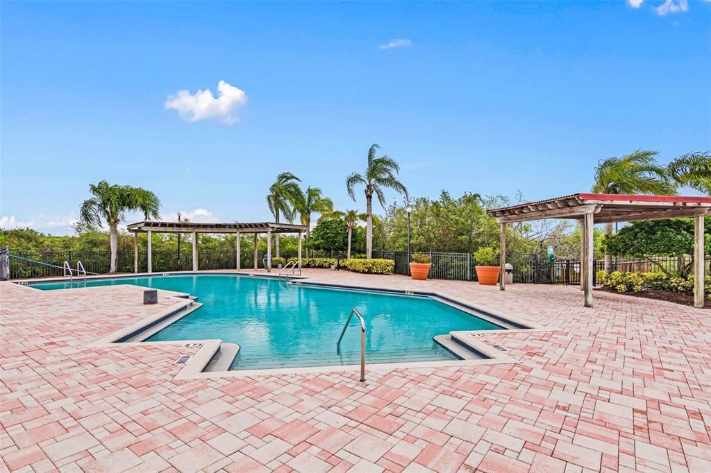 На продажу: $259,900 (2 спален, 2 ванн, 1153 Квадратных фут)