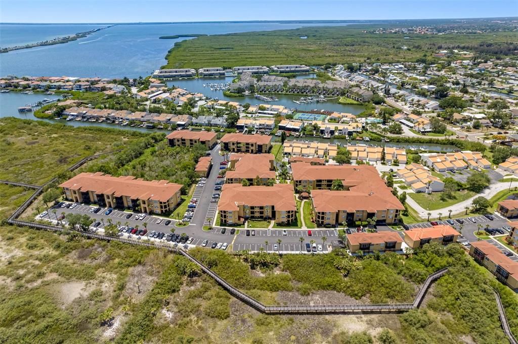 На продажу: $259,900 (2 спален, 2 ванн, 1153 Квадратных фут)