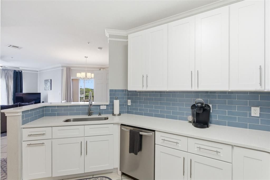 На продажу: $259,900 (2 спален, 2 ванн, 1153 Квадратных фут)