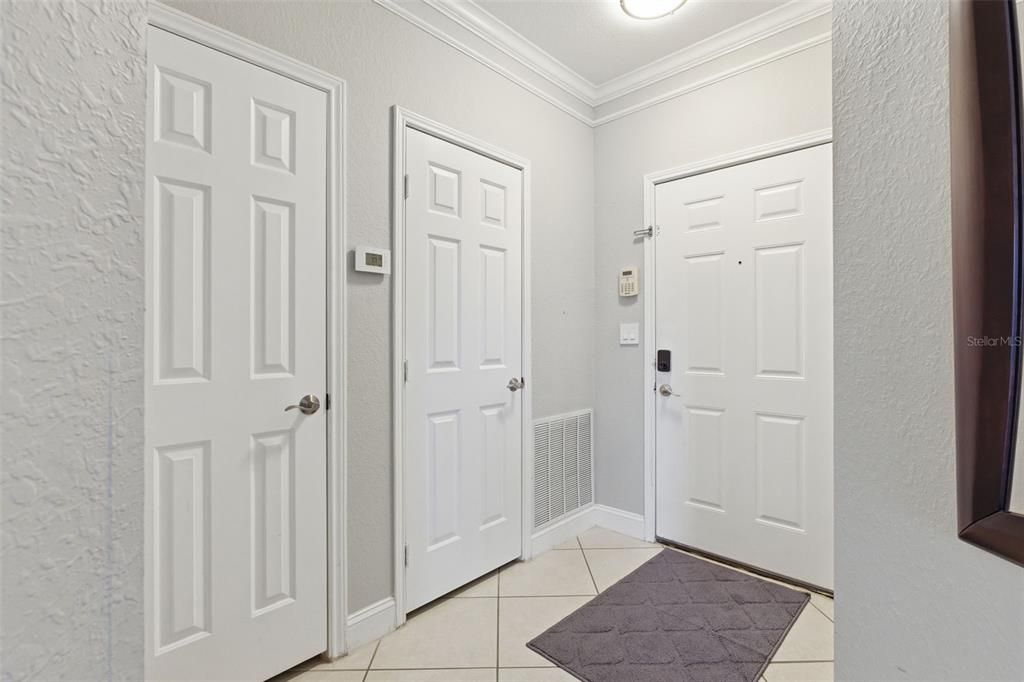 На продажу: $259,900 (2 спален, 2 ванн, 1153 Квадратных фут)