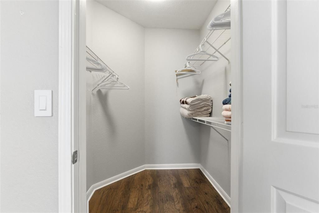 На продажу: $259,900 (2 спален, 2 ванн, 1153 Квадратных фут)