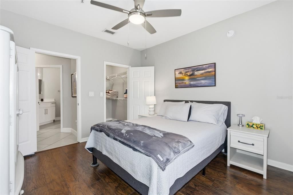 На продажу: $259,900 (2 спален, 2 ванн, 1153 Квадратных фут)