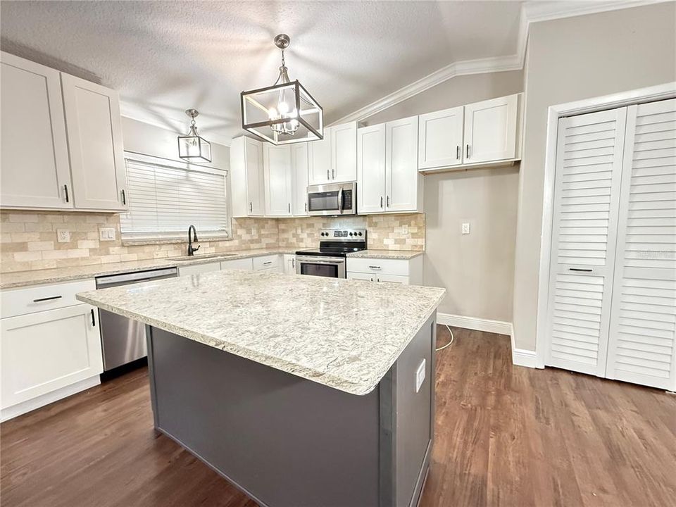 En Venta: $430,000 (3 camas, 2 baños, 1204 Pies cuadrados)