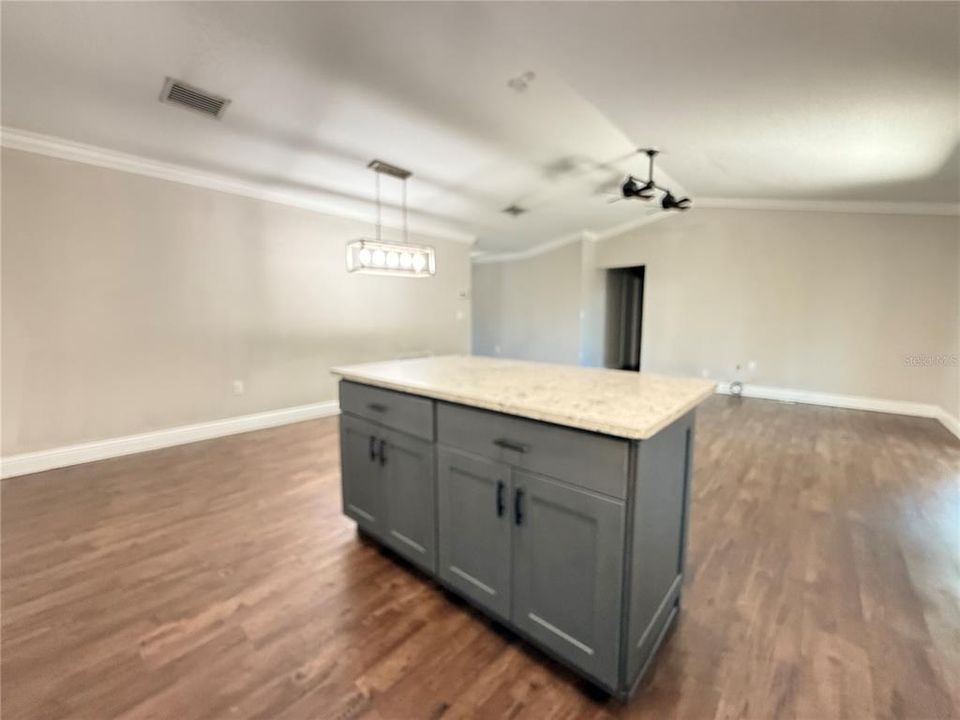 En Venta: $430,000 (3 camas, 2 baños, 1204 Pies cuadrados)