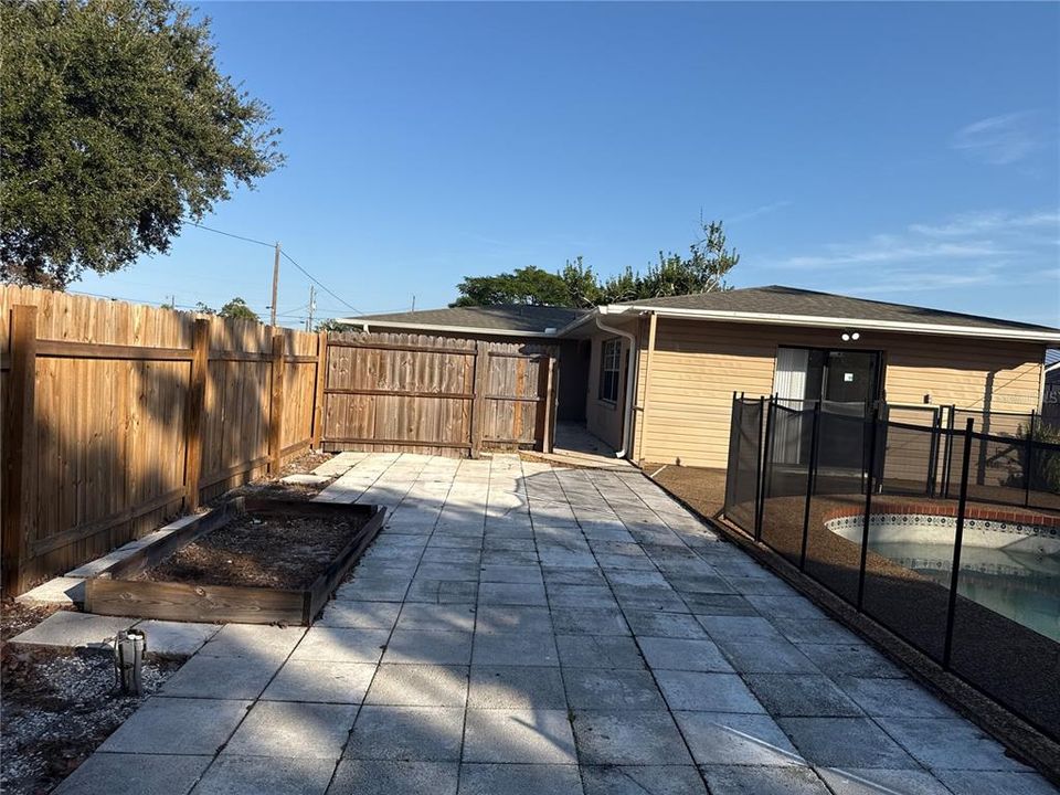 For Sale: $399,900 (3 beds, 2 baths, 1719 Square Feet)