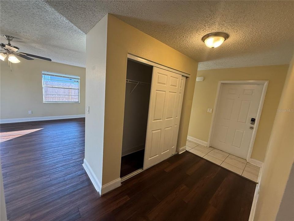 For Sale: $399,900 (3 beds, 2 baths, 1719 Square Feet)