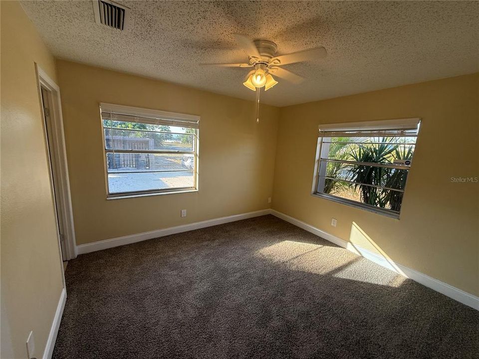 For Sale: $399,900 (3 beds, 2 baths, 1719 Square Feet)