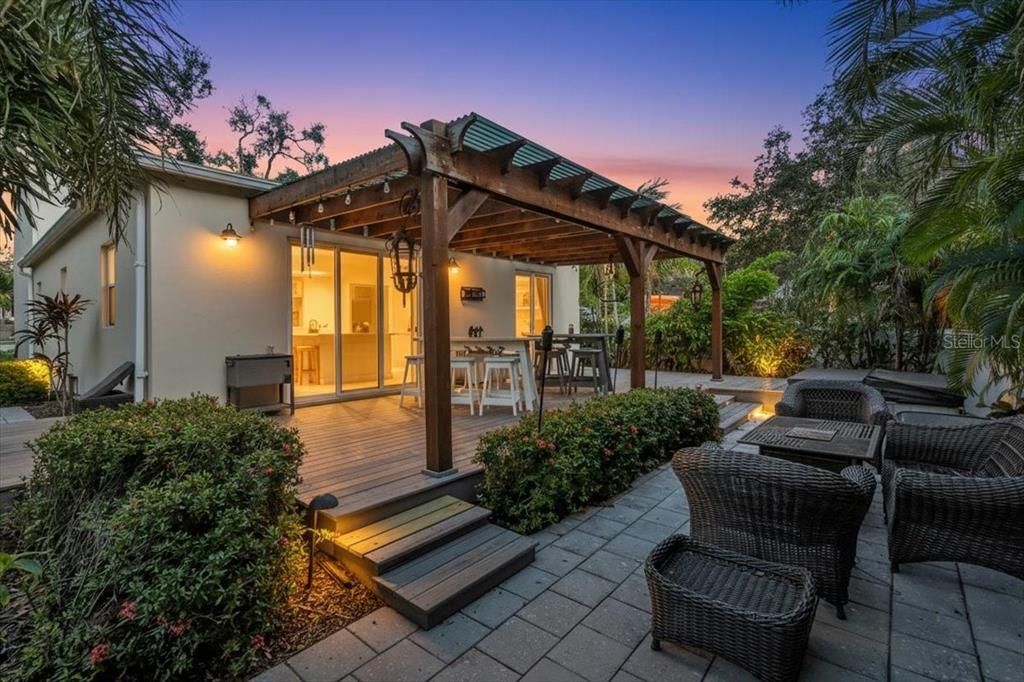 На продажу: $1,199,900 (3 спален, 2 ванн, 2268 Квадратных фут)