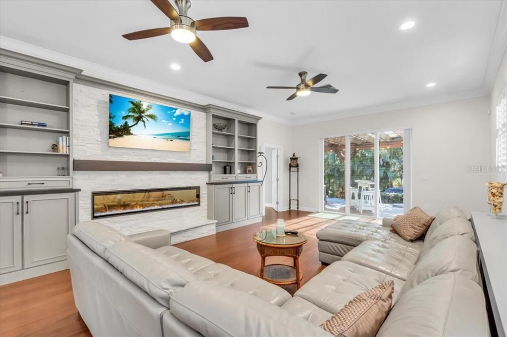 На продажу: $1,199,900 (3 спален, 2 ванн, 2268 Квадратных фут)