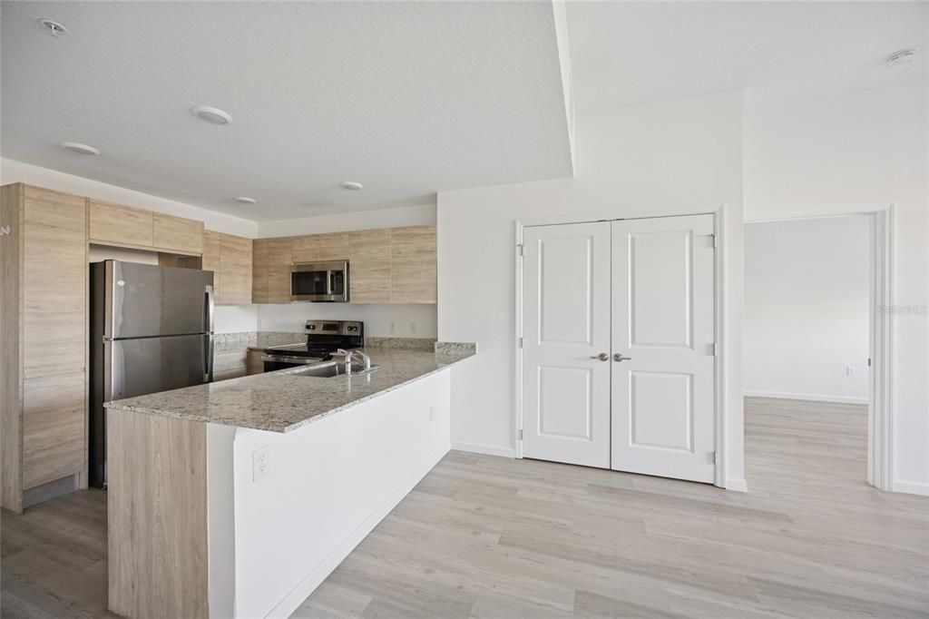 出租: $2,150 (3 贝兹, 2 浴室, 1144 平方英尺)