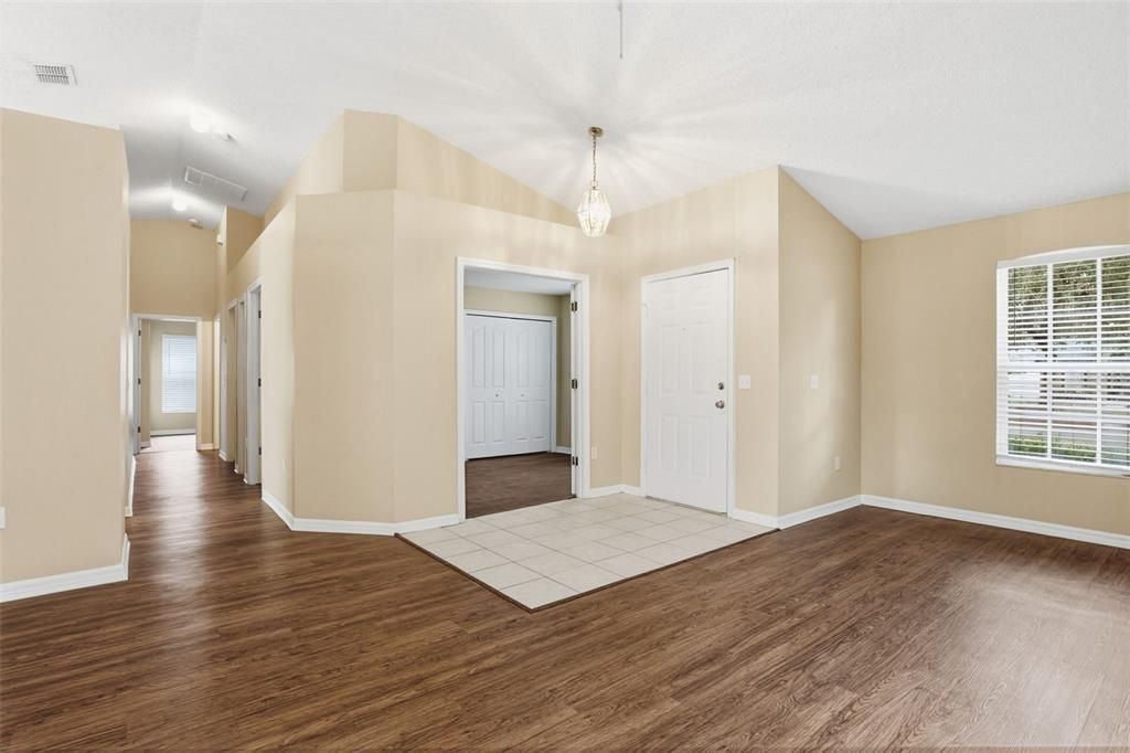 For Sale: $404,900 (3 beds, 2 baths, 1524 Square Feet)