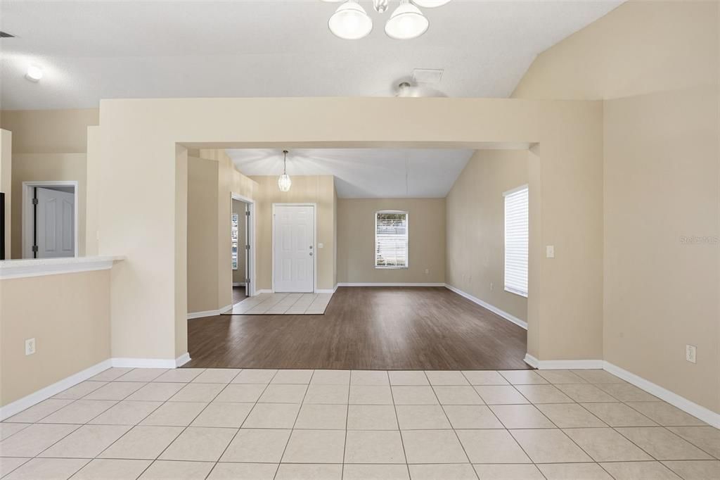 For Sale: $404,900 (3 beds, 2 baths, 1524 Square Feet)